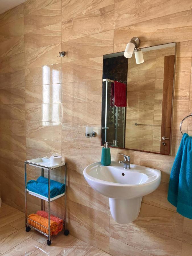 Апартаменты New Breeze Сент-Полс-Бей Экстерьер фото